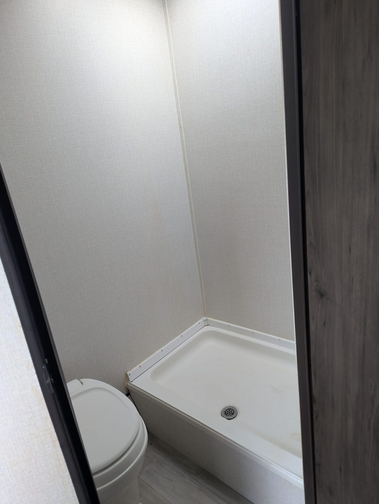 2022 Coachmen Viking - Image 8
